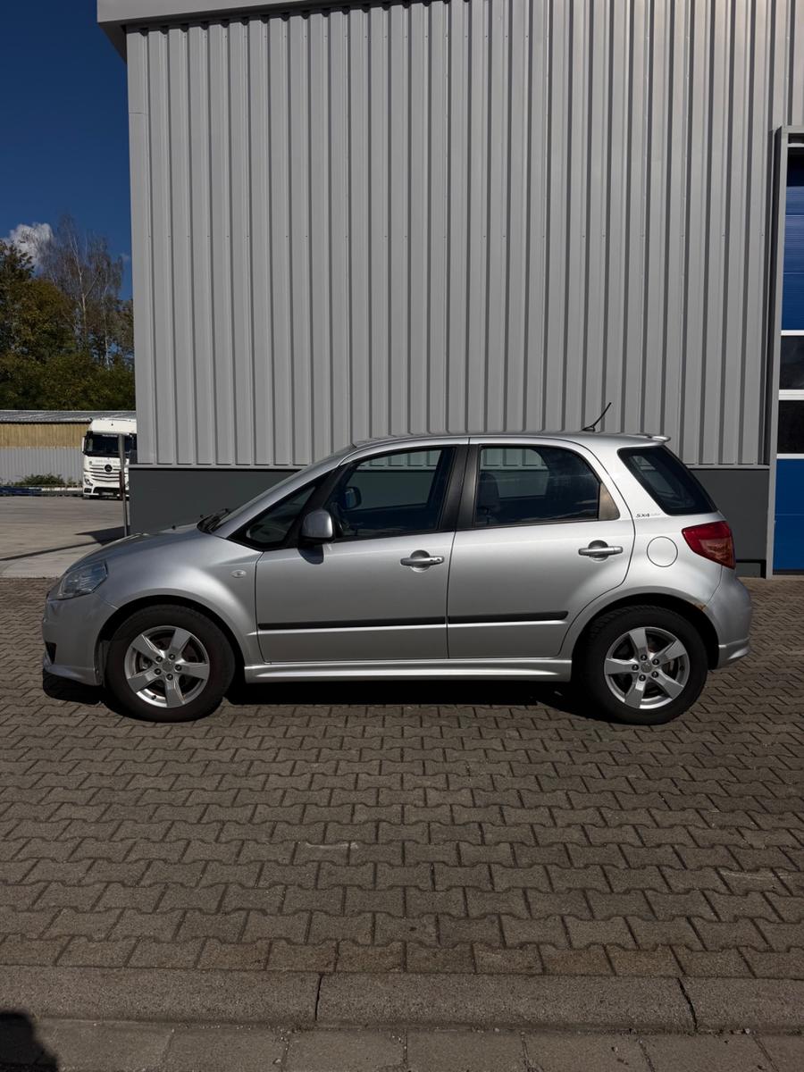 Suzuki SX4 1.6 VVT 2WD Comfort Streetline City Comf...