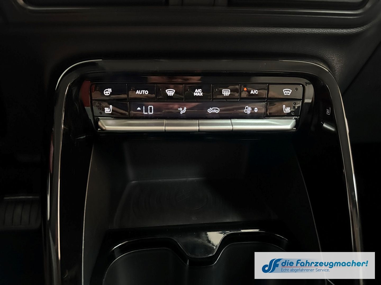Fahrzeugabbildung Citroën C3 E 113 MAX HUD Navi Soundsystem LED Apple CarP