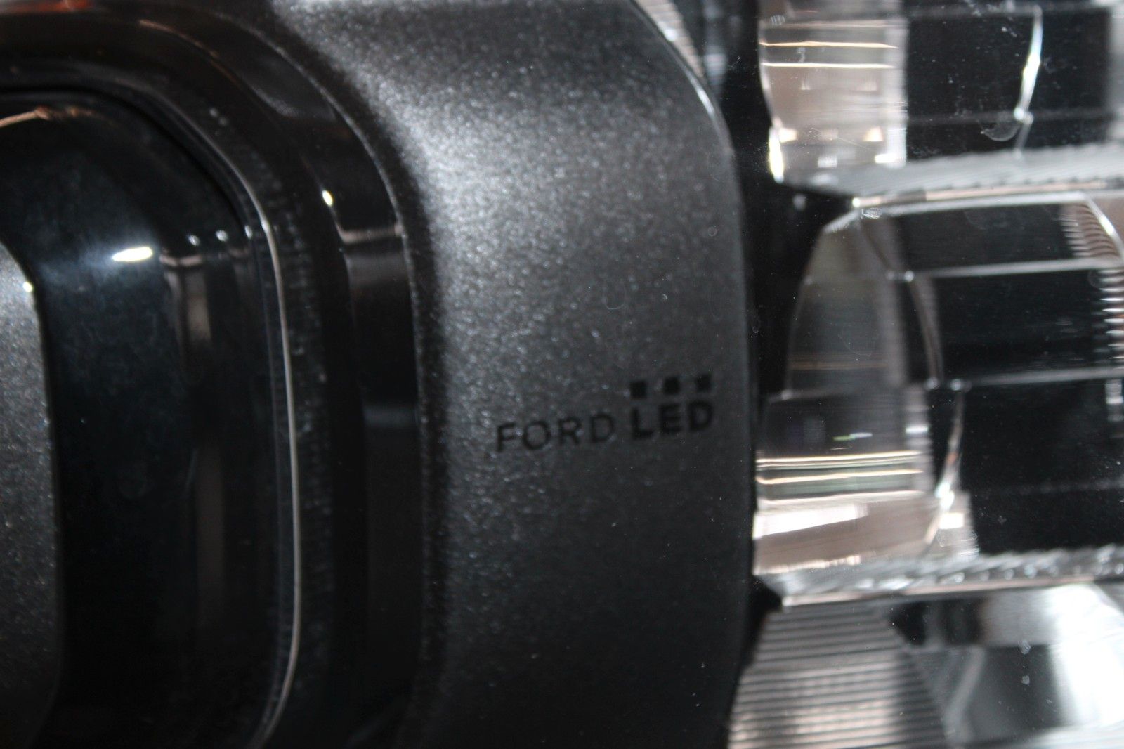 Fahrzeugabbildung Ford Ranger Wildtrak PHEV Aut. AHK LED TECHNOLOGIE P.