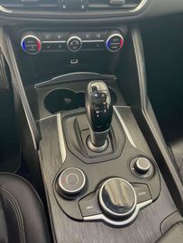 Alfa-Romeo Giulia - 9