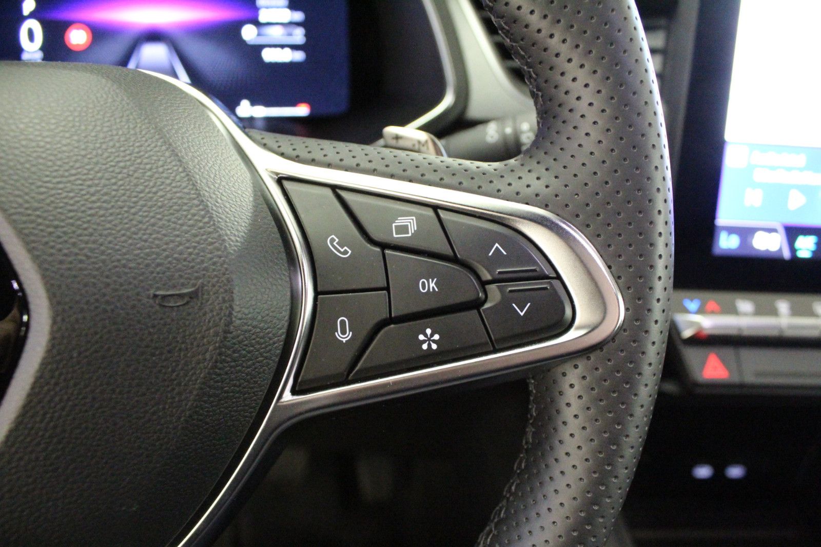 Fahrzeugabbildung Renault Captur Mild Hybrid 160 EDC Techno *Ganzjahresrei