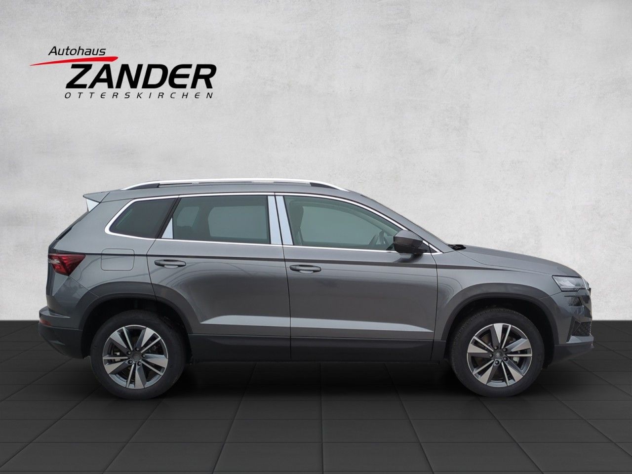 Fahrzeugabbildung SKODA Karoq Selection Style TSI DSG - AHK, Navi, uvm.