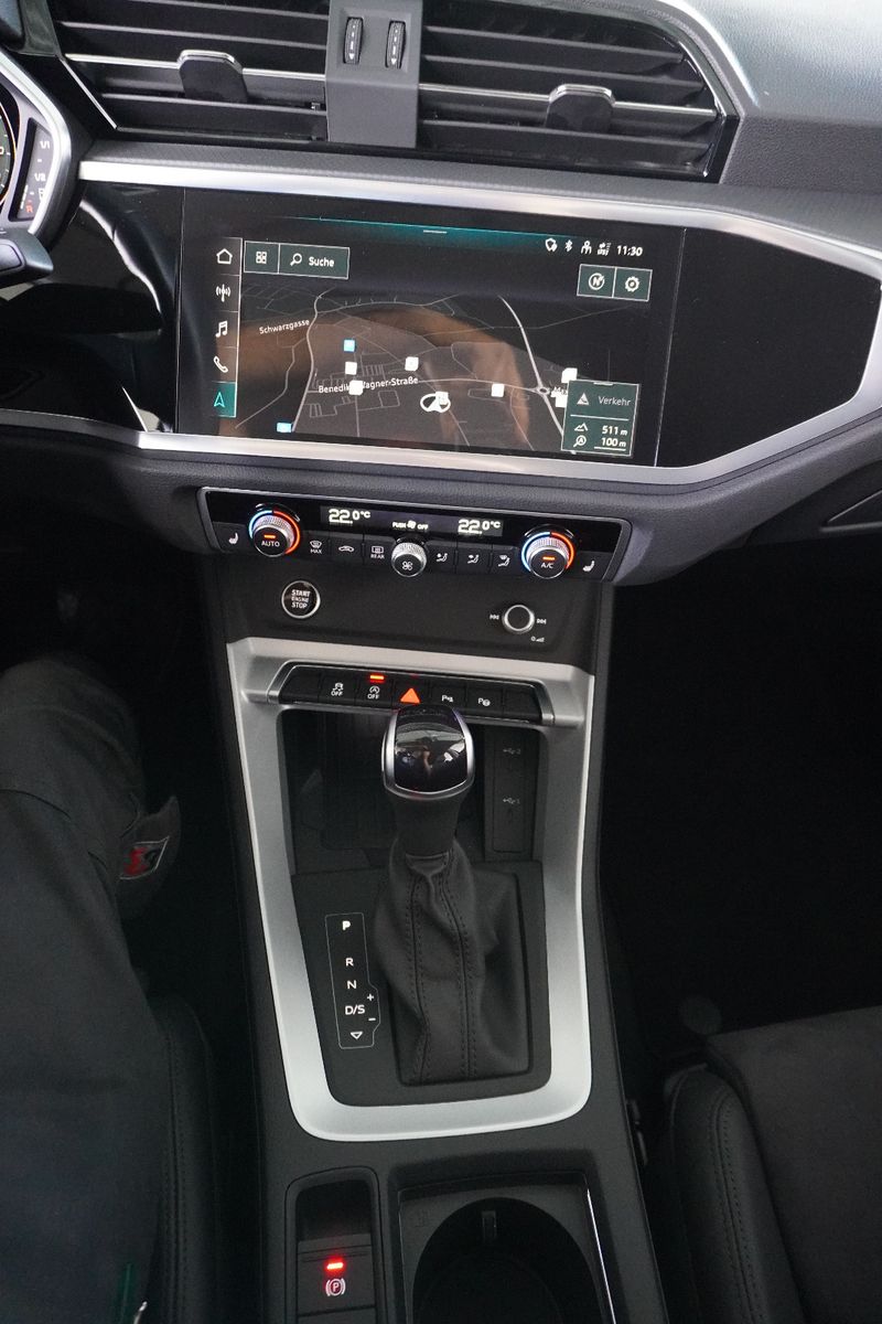 Audi Q3 35 TDI S line  LED/NAVi/AHK foto 8