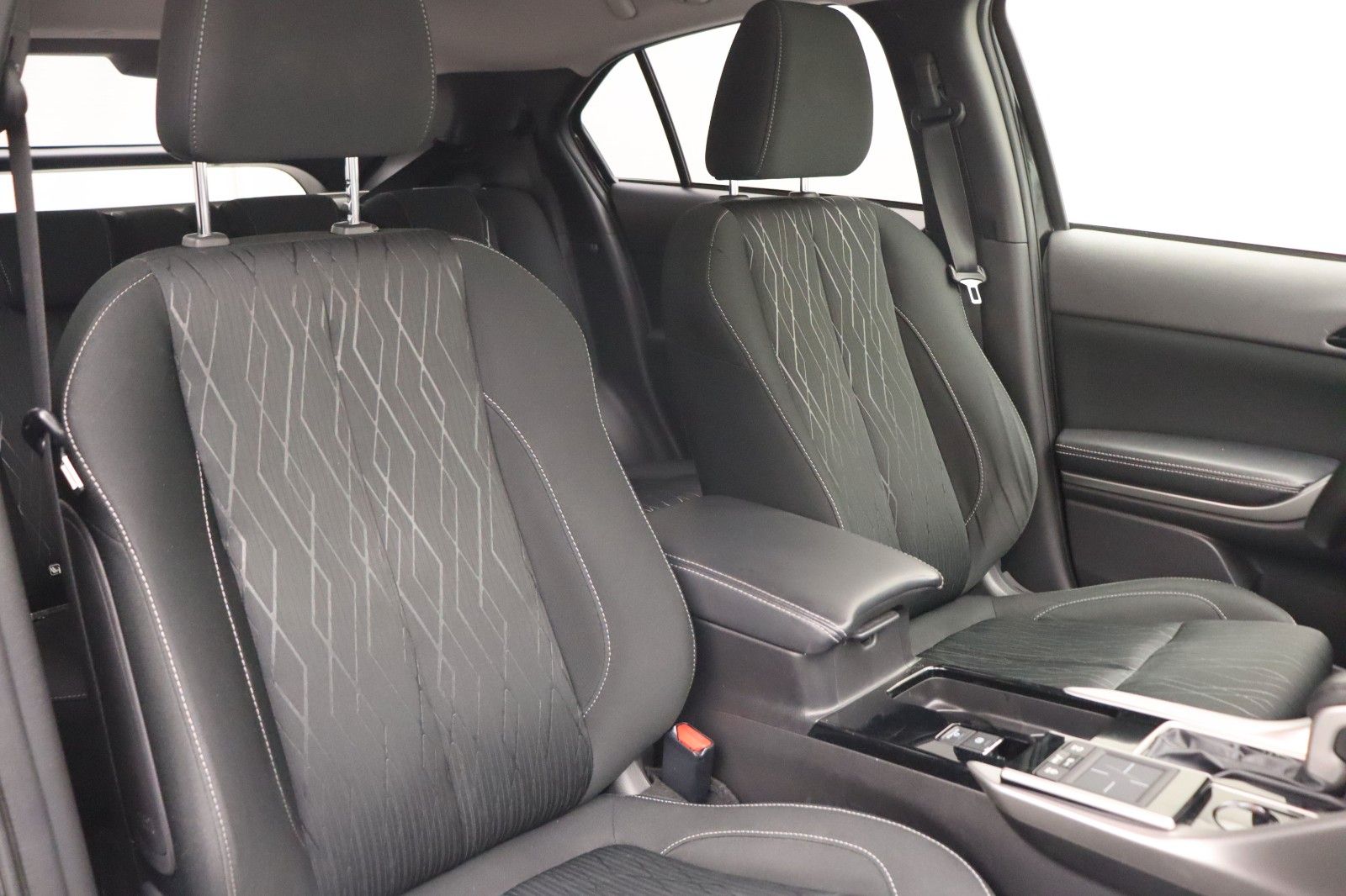 Fahrzeugabbildung Mitsubishi Eclipse Cross 1.5 Intro Edition AHK 360° LED