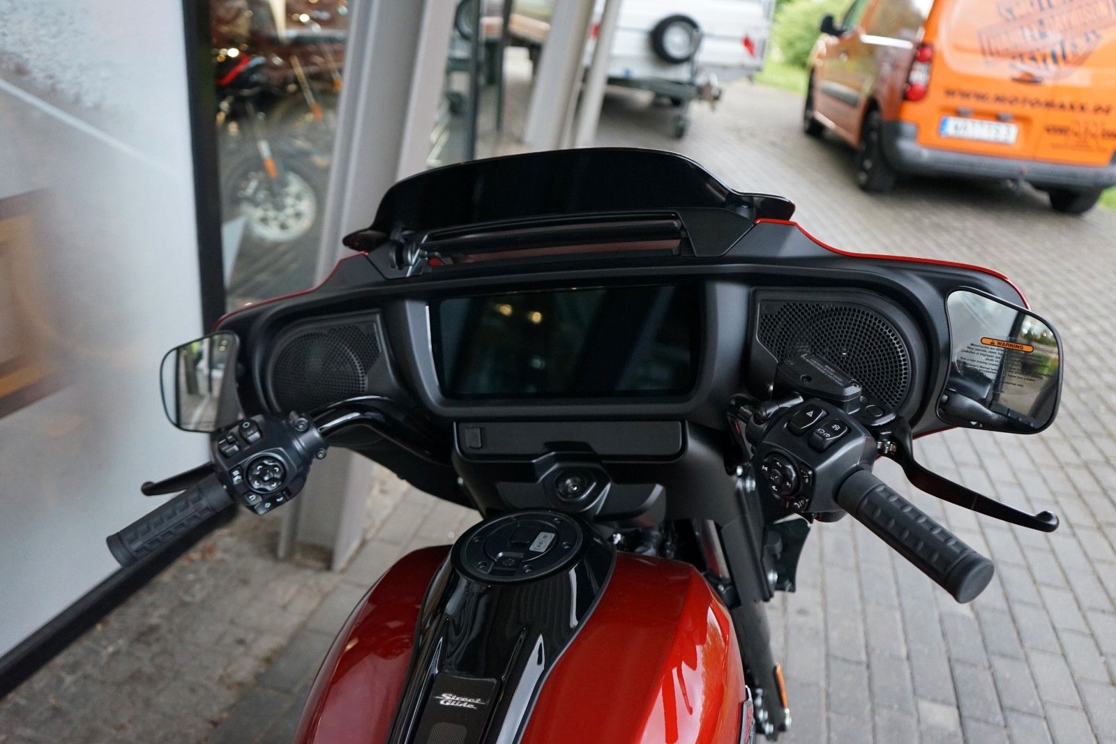 Fahrzeugabbildung Harley-Davidson Street Glide 117 FLHX - MY25 - NEU - Whiskey Fir