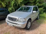 Mercedes-Benz ML 320 -Anhängerkupplung wenig km - Mercedes-Benz ML 320 mit Benzin-Antrieb