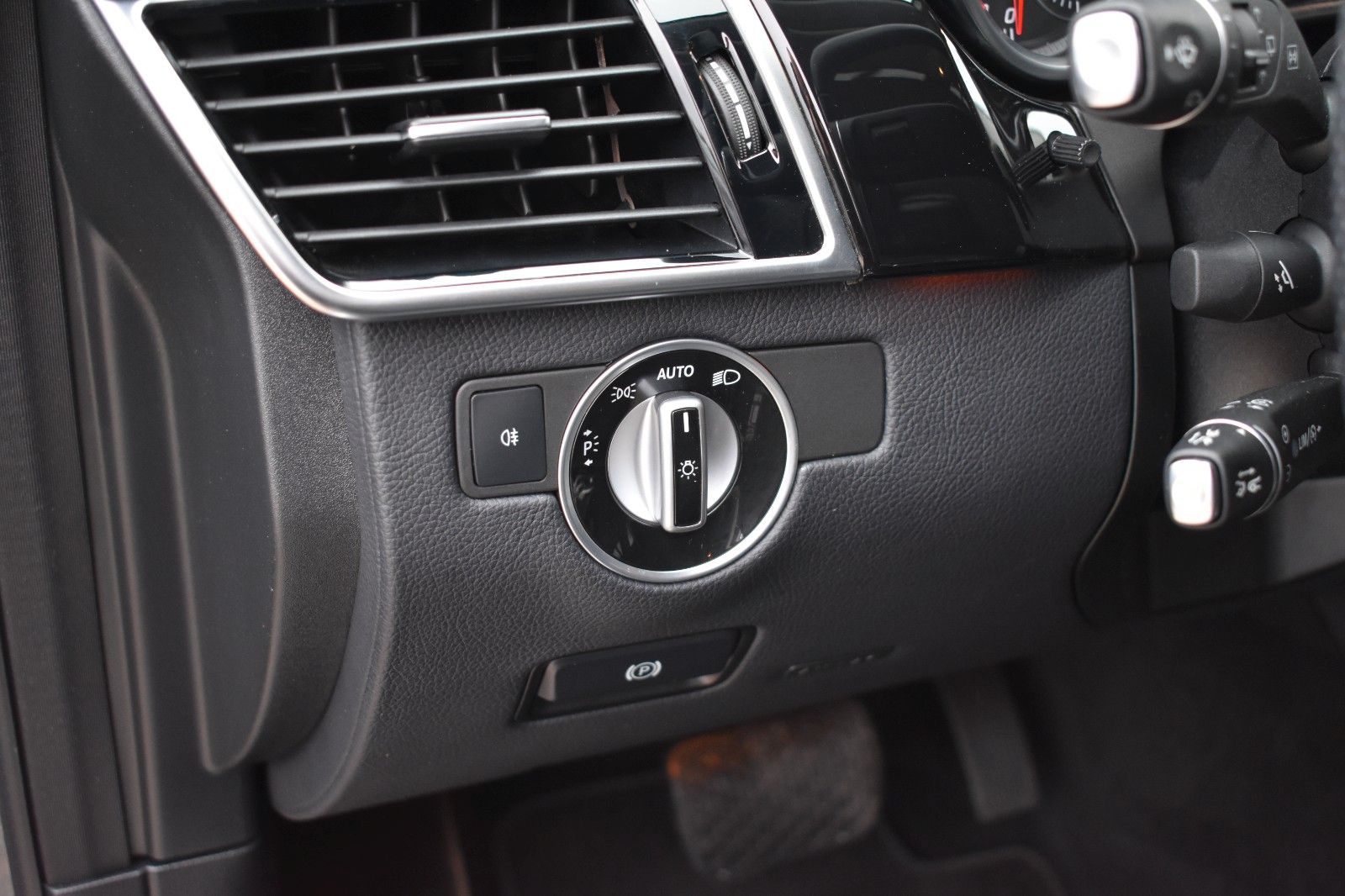 Fahrzeugabbildung Mercedes-Benz GLE 400 4Matic Distronic AHK 21* Keyless-go