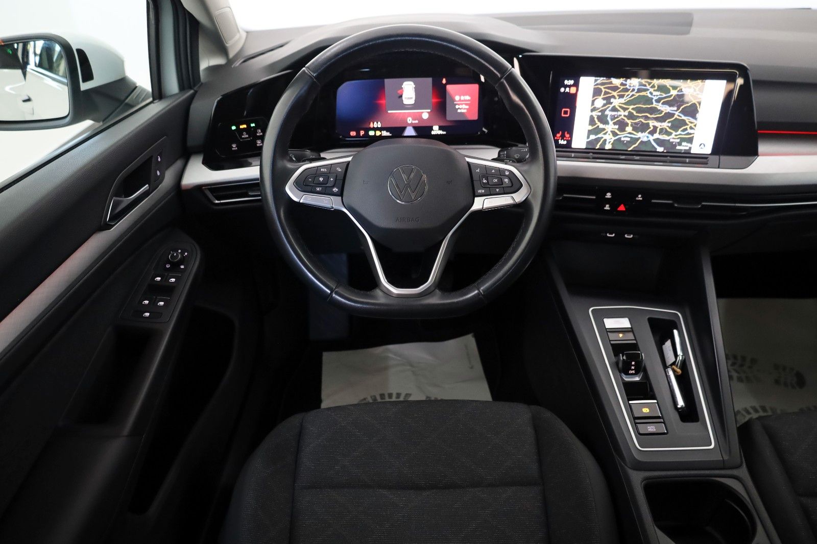 Fahrzeugabbildung Volkswagen Golf VIII Variant LIFE Navi,LED,Kamera,SH,PDC