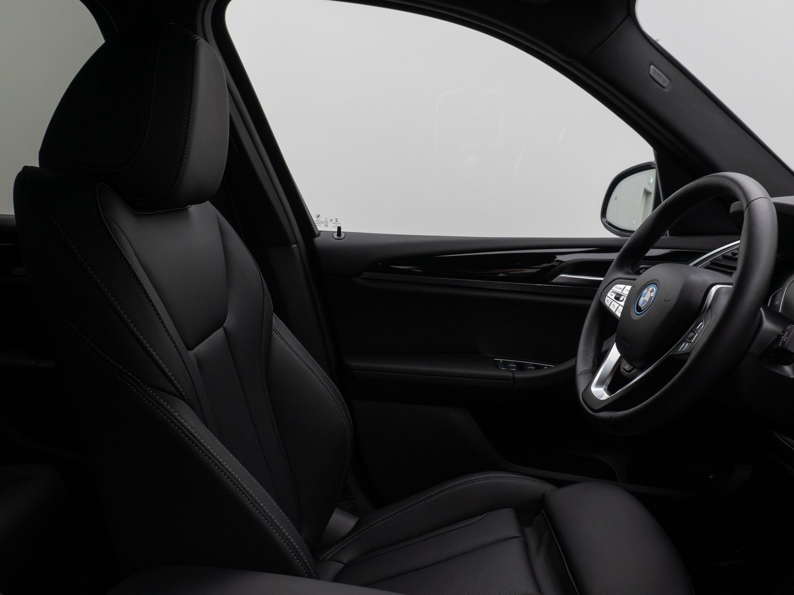 Fahrzeugabbildung BMW X3 xD30e Kamera HUD Lenkrhzg Stop&Go AHK Sport