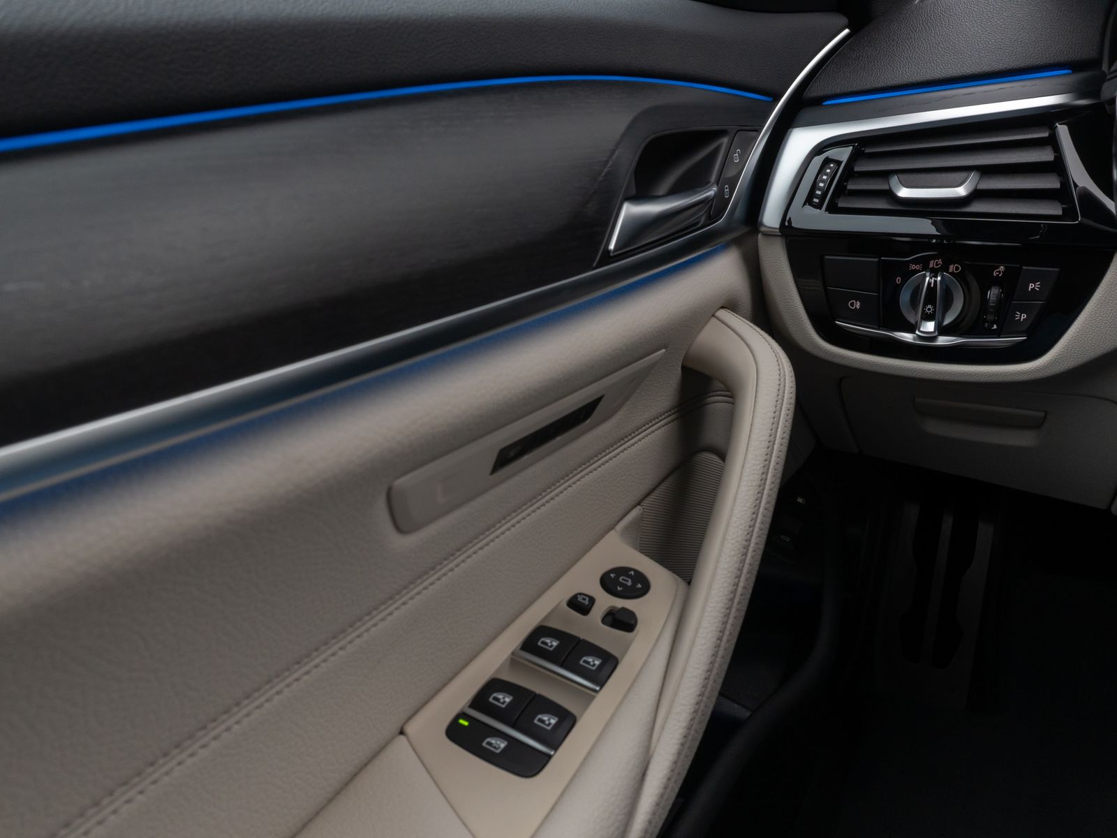 Fahrzeugabbildung BMW 530e xD M Sport Kamera Laser HUD DAB Komfort AHK