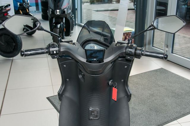 Fahrzeugabbildung Seat MO 125 Staufach für zwei Helme, LED, USB
