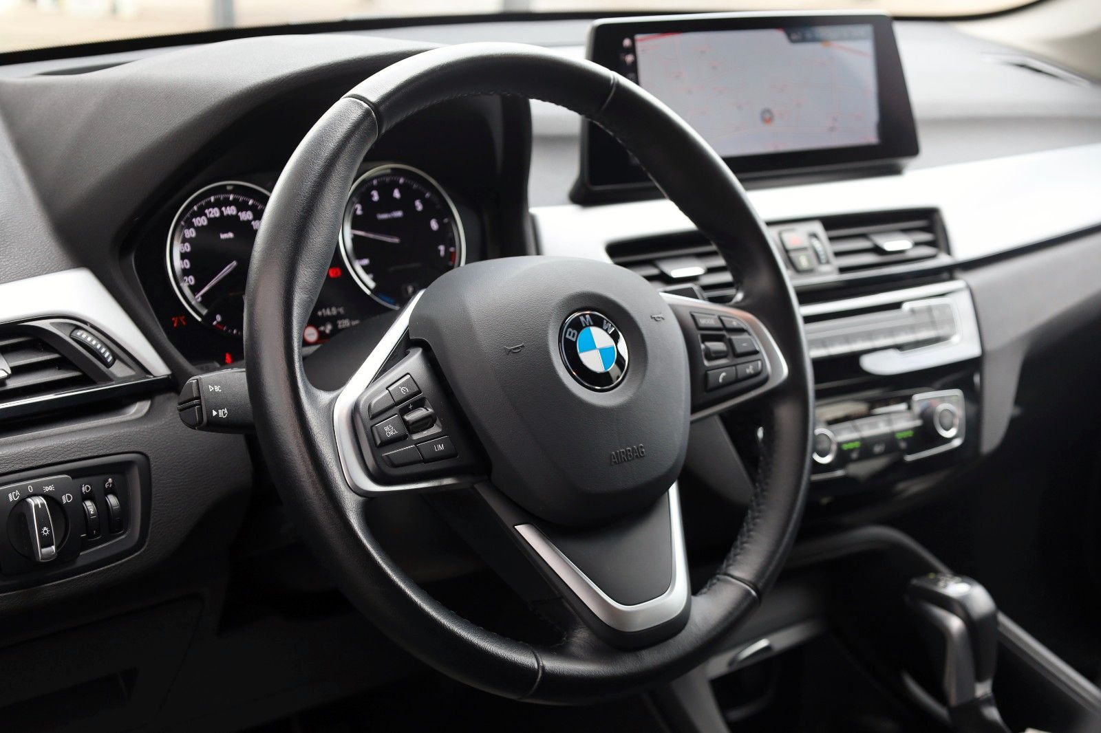 Fahrzeugabbildung BMW X1 xDrive25e Advantage,Leder,Navi,LED,HUD,Kamera