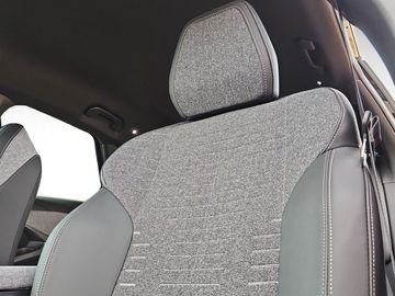 Peugeot 3008 1.2 145 Allure 360+AHK+Kam.+LED+Navi+SHZ+LM