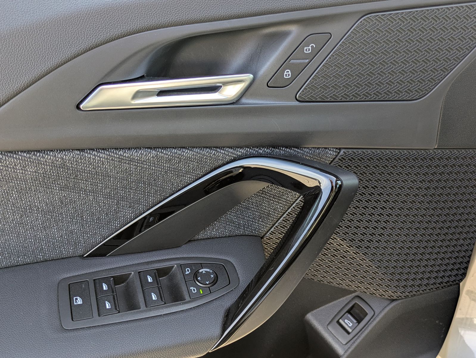 Fahrzeugabbildung BMW X1 18 d sDrive PANO/KAM/DAB/LED/SHZ/LHZ/TEMP