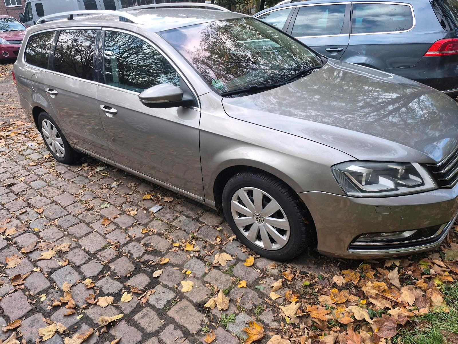 Volkswagen Passat 2012 — interior