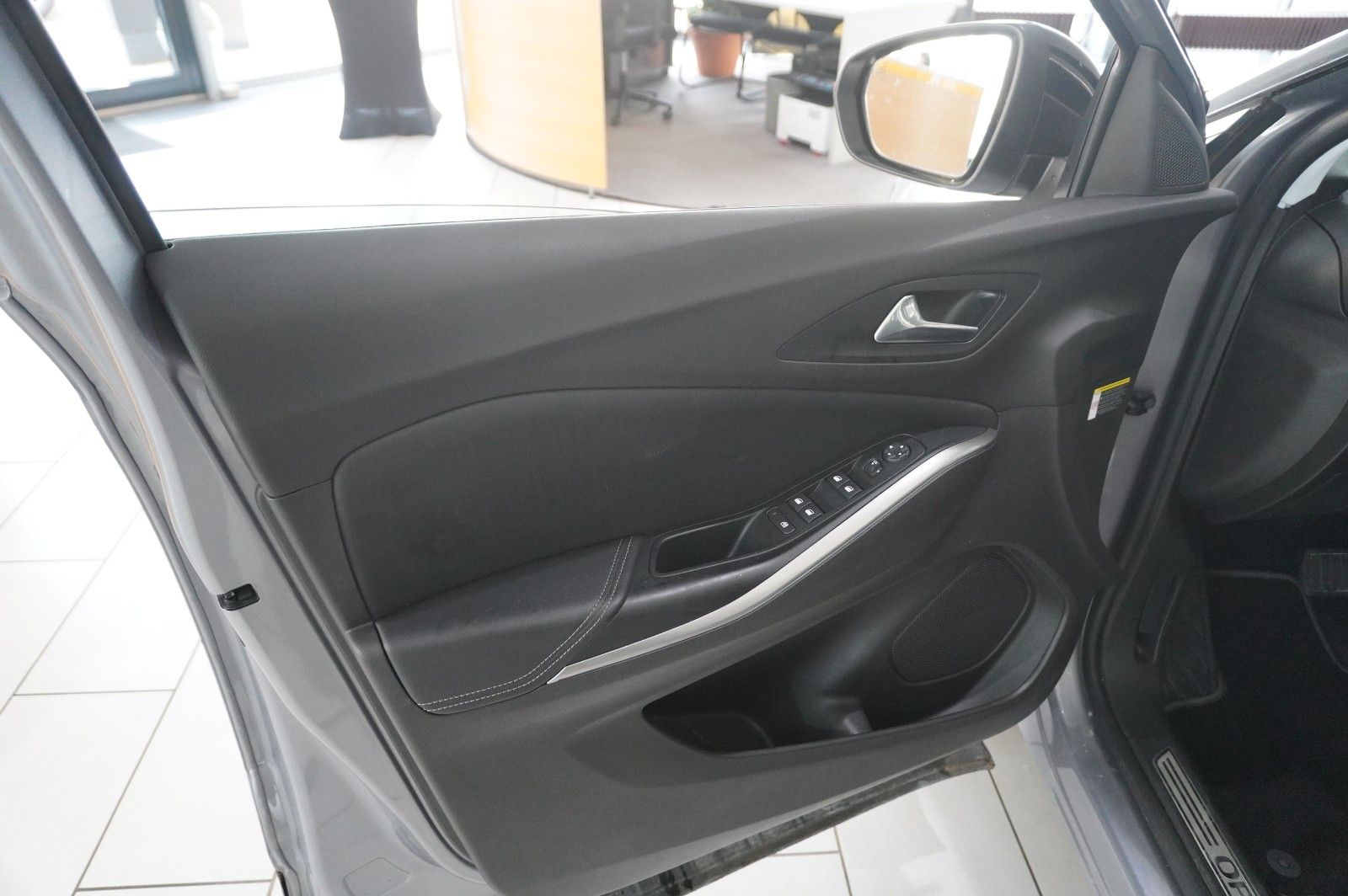 Fahrzeugabbildung Opel Grandland (X) ULTIMATE 4HYBRID NAVI/LED/SPORT/SH