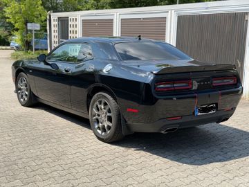 Dodge Challenger - 2