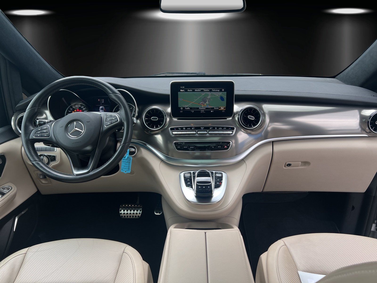 Fahrzeugabbildung Mercedes-Benz V300d L EXCLUSIVE Edition AMG Standhz AHK DISTRO