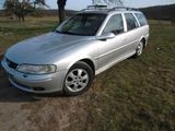 Opel Vectra Kombi 2.2 i 16 V 2001 - Opel Vectra aus 2001: 2.2