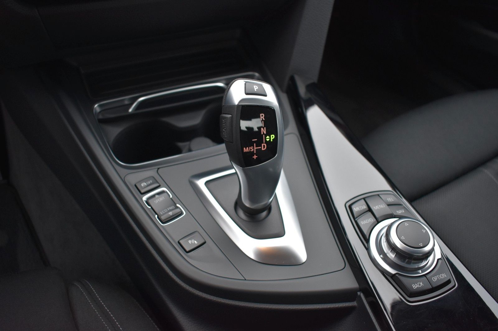 Fahrzeugabbildung BMW 320 i Limo. Sport Line