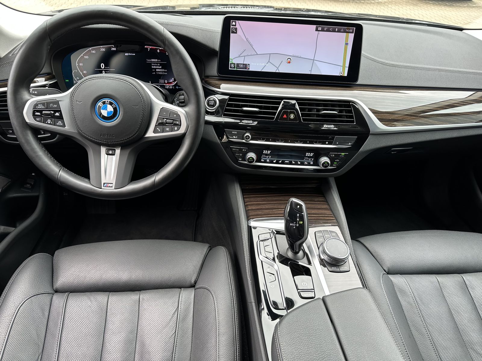 Fahrzeugabbildung BMW 530e Touring xDrive Luxury NAV+LASER+HUD+H&K+ACC