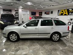 Fahrzeugabbildung Skoda Octavia 1.6 Combi Ambiente / Navi Klima PDC GSD