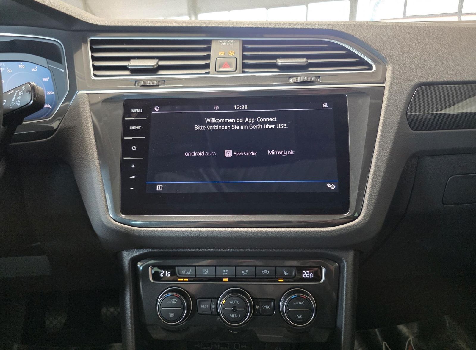 Fahrzeugabbildung Volkswagen Tiguan R-Line/Pano/Keyless/LED/Virtual/Dynaudio