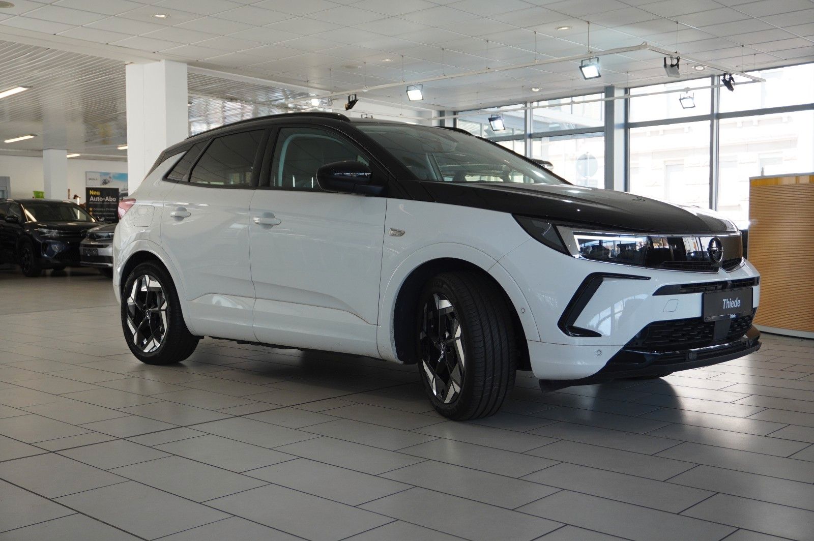 Fahrzeugabbildung Opel Grandland (X) 1.6T GSe HYBRID 4X4 NAVI/LED/SPORT