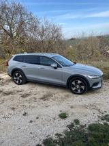 Volvo V60 CC 2024 B4 AWD Plus+WINTERPAK+AHK+h/k - Volvo V60 Cross Country von privat