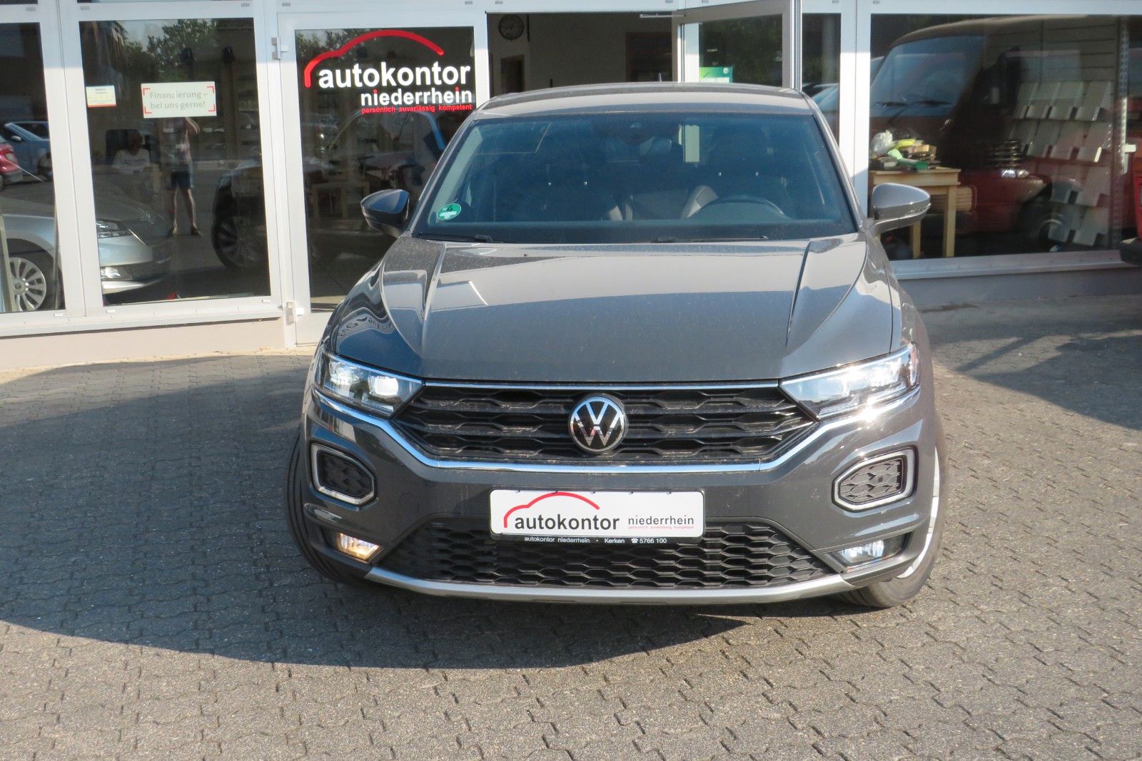 Fahrzeugabbildung Volkswagen T-Roc Sport ACC LED PDC NAVI DAB 1.HAND