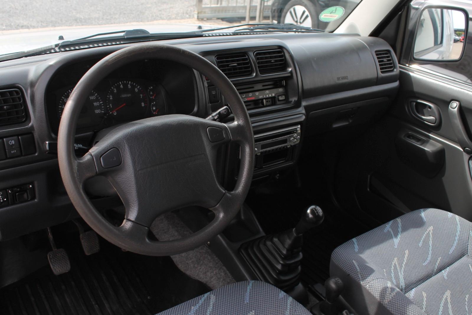 Suzuki Jimny 4x4 1.3 82ch - Climatisation - Attelage - Vitres éléctrique - Centralisé