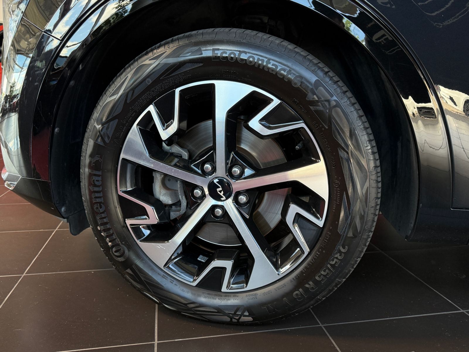 Fahrzeugabbildung Kia Sportage Spirit 4WD AHK PANO 360° H/K LEDER