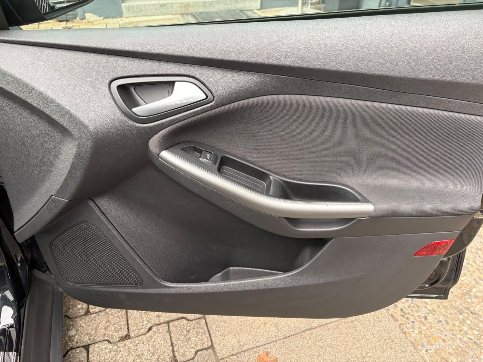Ford Focus 2014 — photo 17