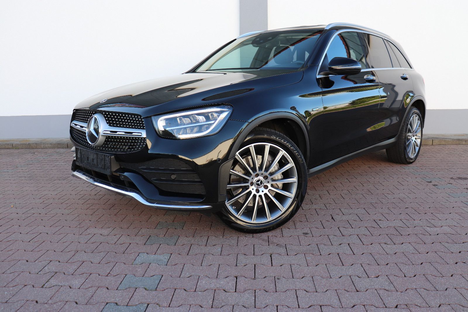 MERCEDES-BENZ GLC300de 4M AMG*MBUX*VOLLLEDER*20ZOL*EHEM.NP82T€