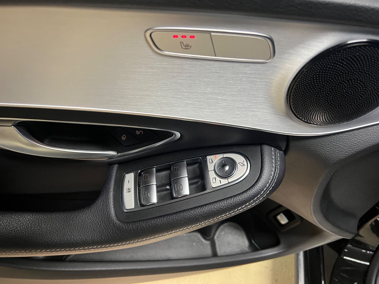 Fahrzeugabbildung Mercedes-Benz C 200 d Lim. Sport line * SITZH*TEILLEDER*NAVI*