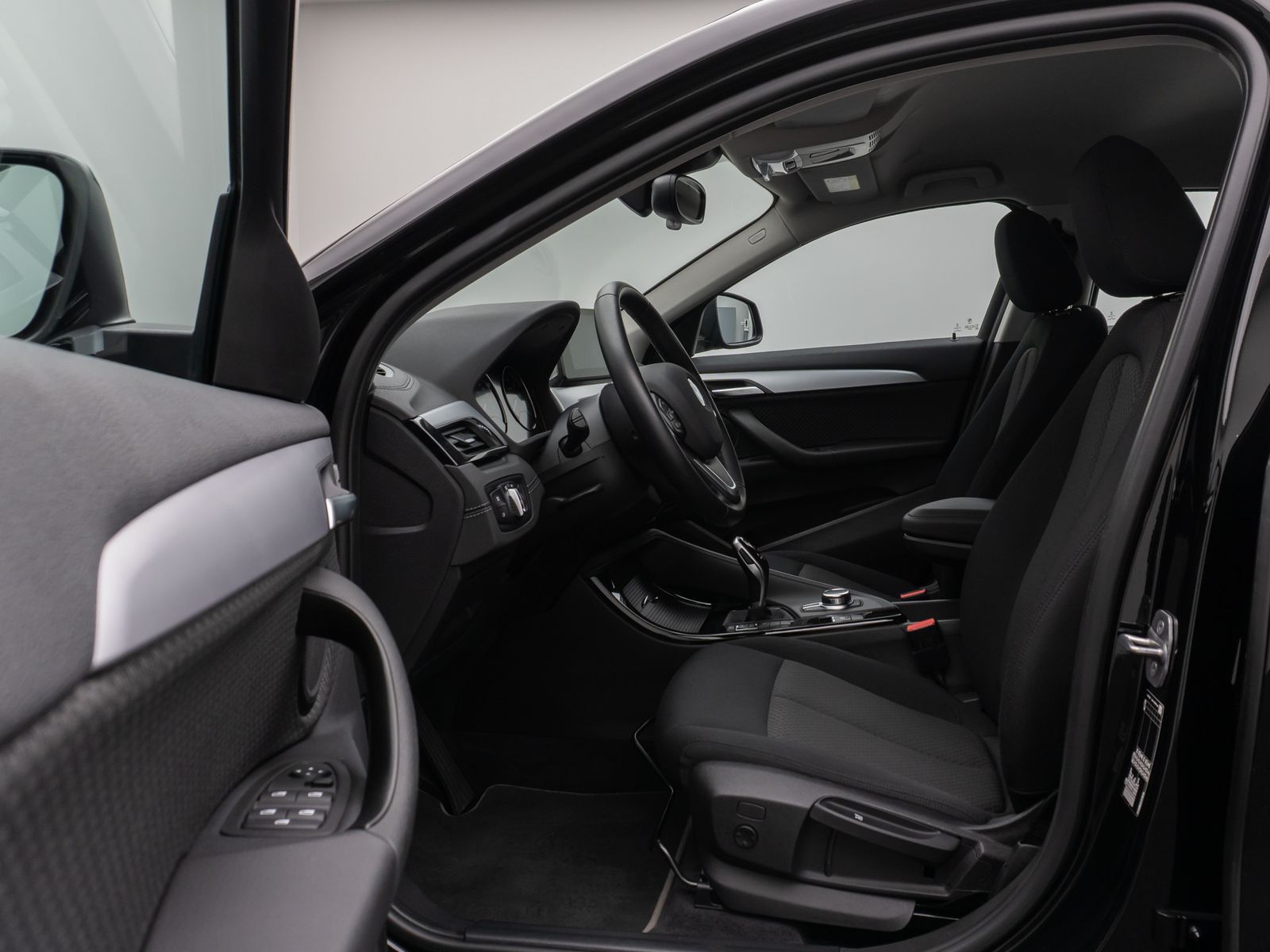 Fahrzeugabbildung BMW X2 sD20i HUD DAB Navi+Parkassist DrivAssis Alarm