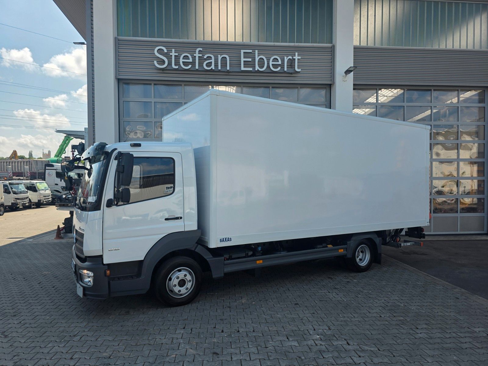 Fahrzeugabbildung Mercedes-Benz Atego 818 L Koffer+LBW Klima 3 Sitze