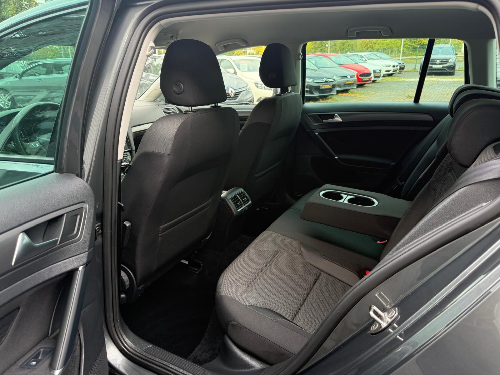 Volkswagen Golf VII 1.5 TSI Variant+Navi+Klimaaut+ACC