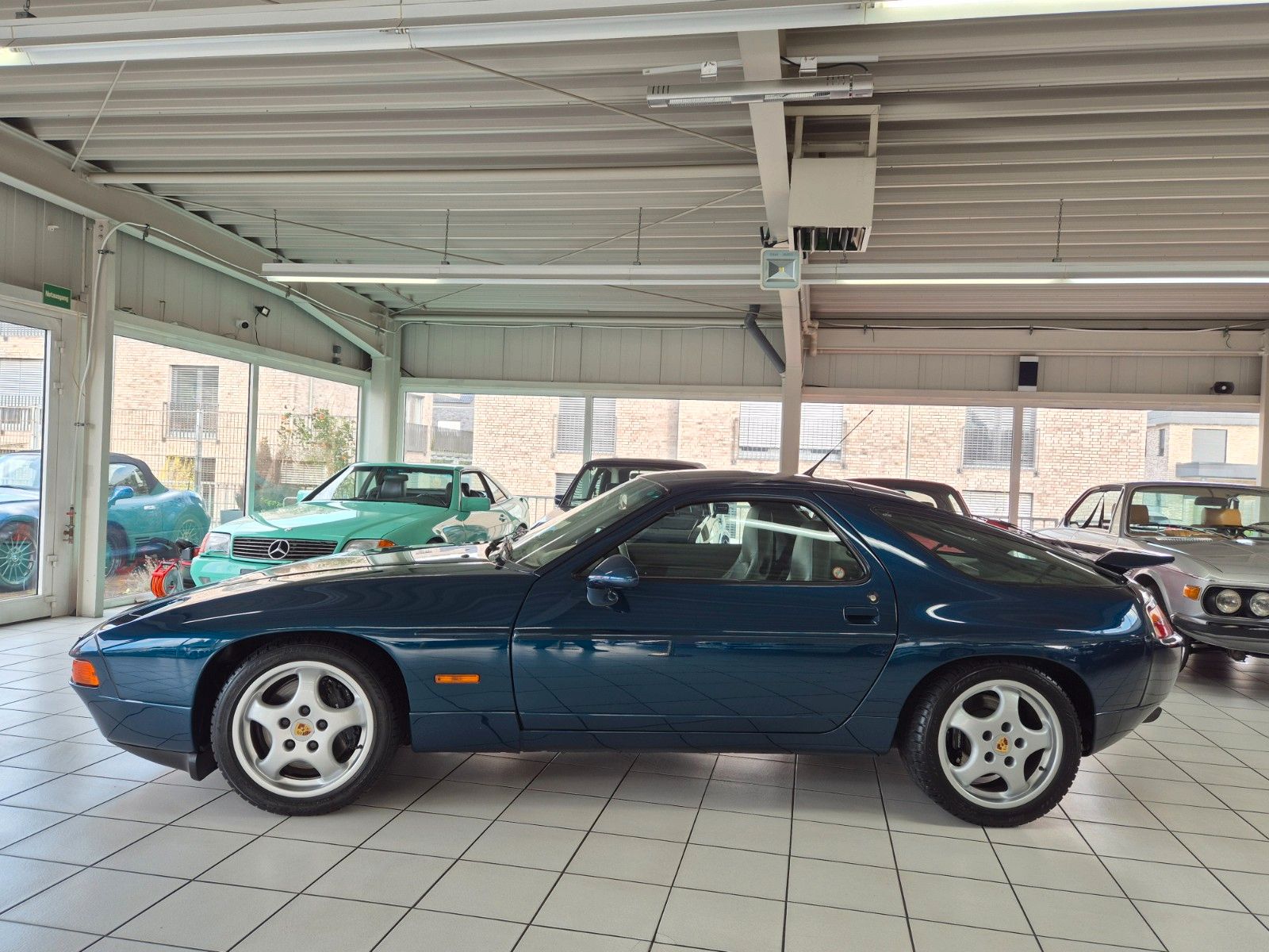 Fahrzeugabbildung Porsche 928 GTS/Deutsch/Kpl. Historie/SD/Blau mit grau