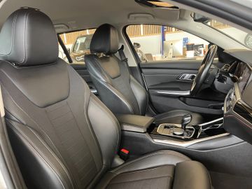BMW 320d Sport Line *ACC*NAVI*LED*CARPLAY*DAB*