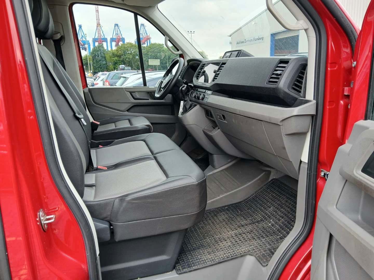 Fahrzeugabbildung Volkswagen Crafter Pritsche 50 mittellang RWD Koffer Autom.