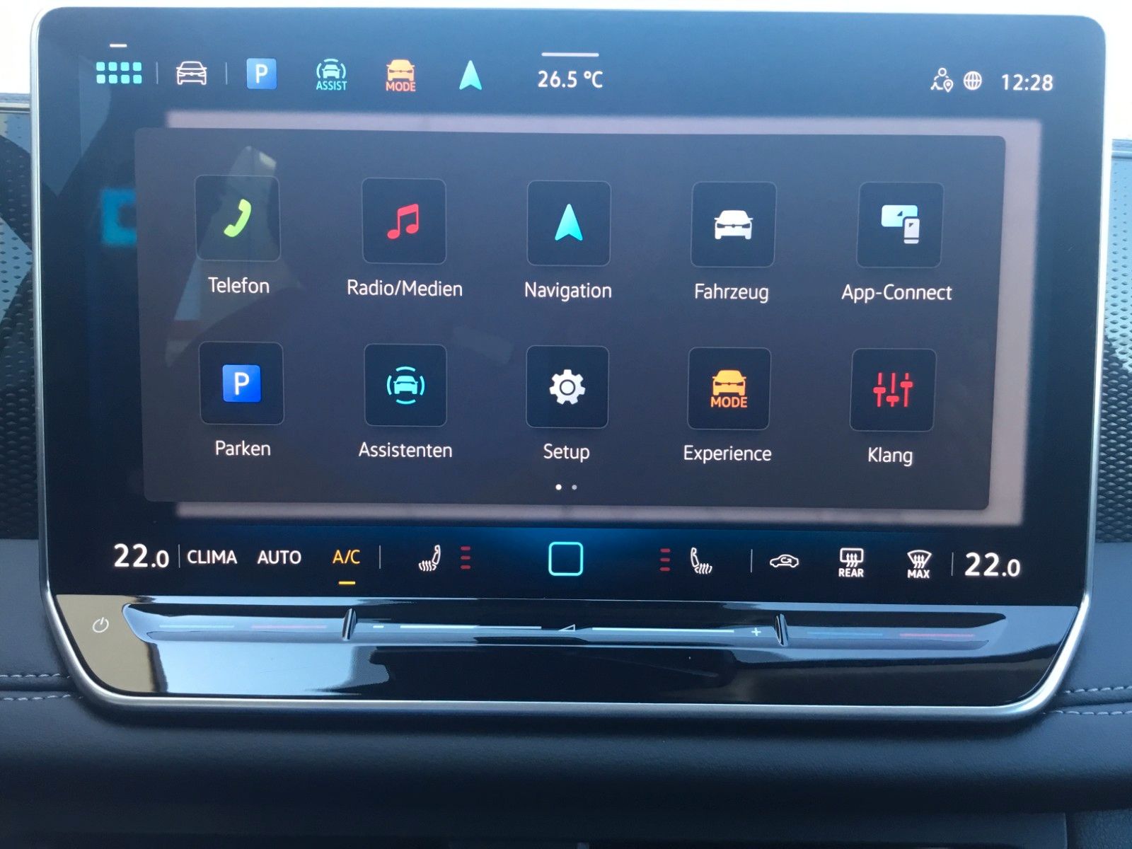 Fahrzeugabbildung Volkswagen Tiguan 1.5 eTSI DSG Life+AHK+LED+17"+Navi+Kamera