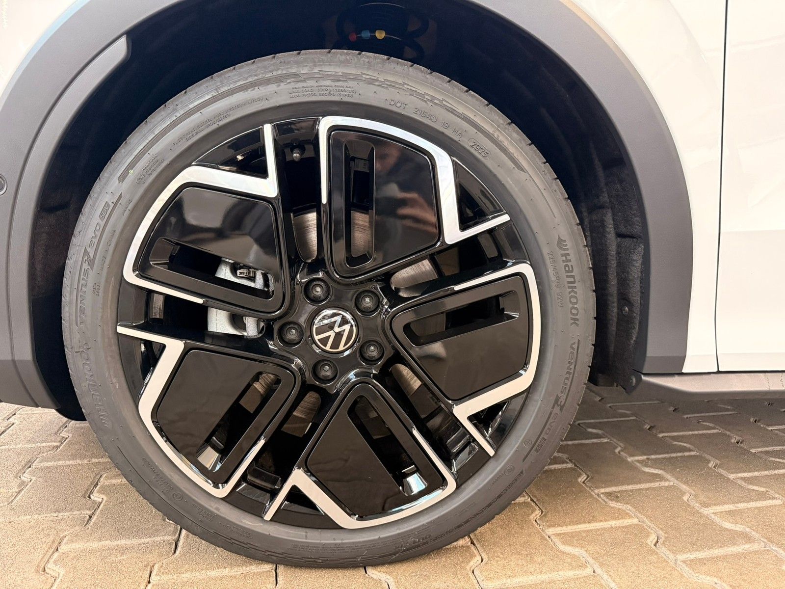 Fahrzeugabbildung Volkswagen T-Roc R-Line 1.5 eTSI DSG +Black-Style + Keyless