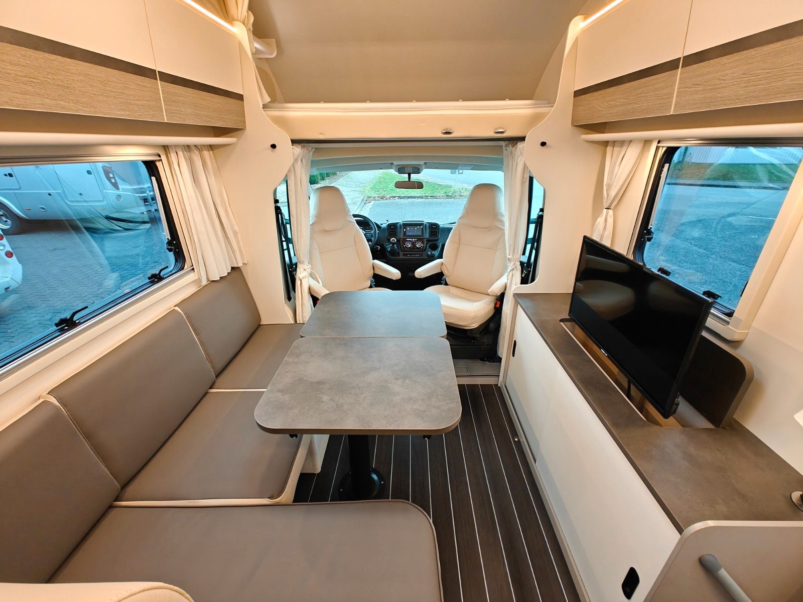 Fahrzeugabbildung XGO Dynamic 39 Lounge - SAT, TV, Markise 4m, Kamera