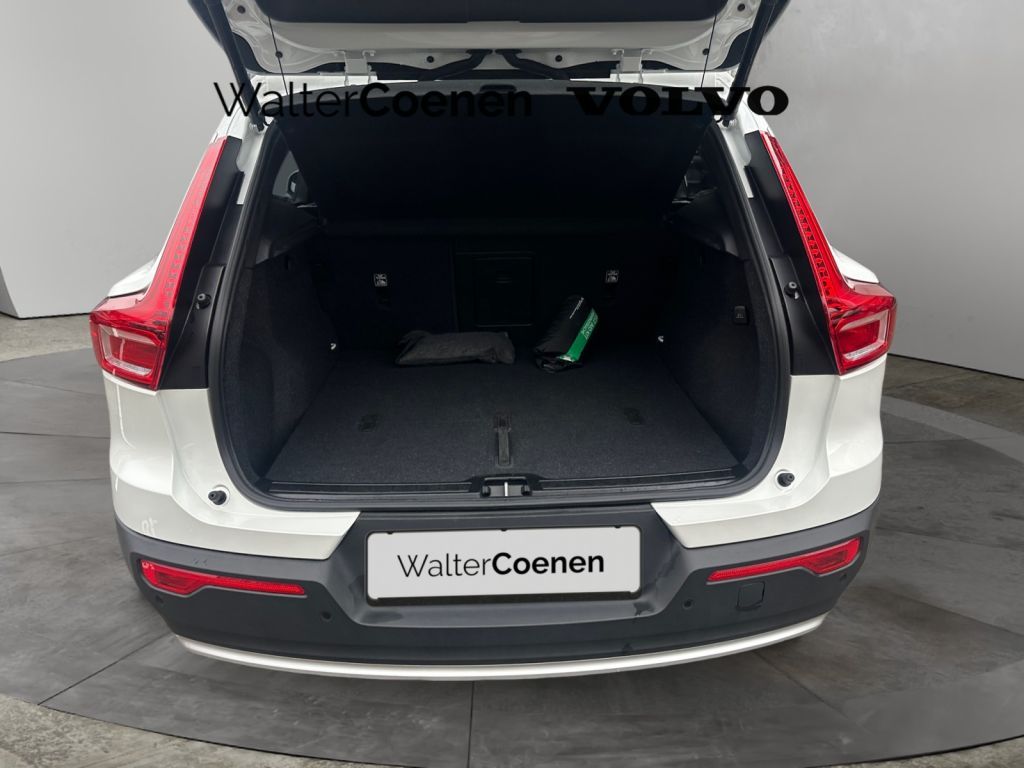 VOLVO XC40 B3 B DKG Core 360° Sitzkomfort-Paket VOLVO XC40 B3 B DKG Core 360° Sitzkomfort-Paket