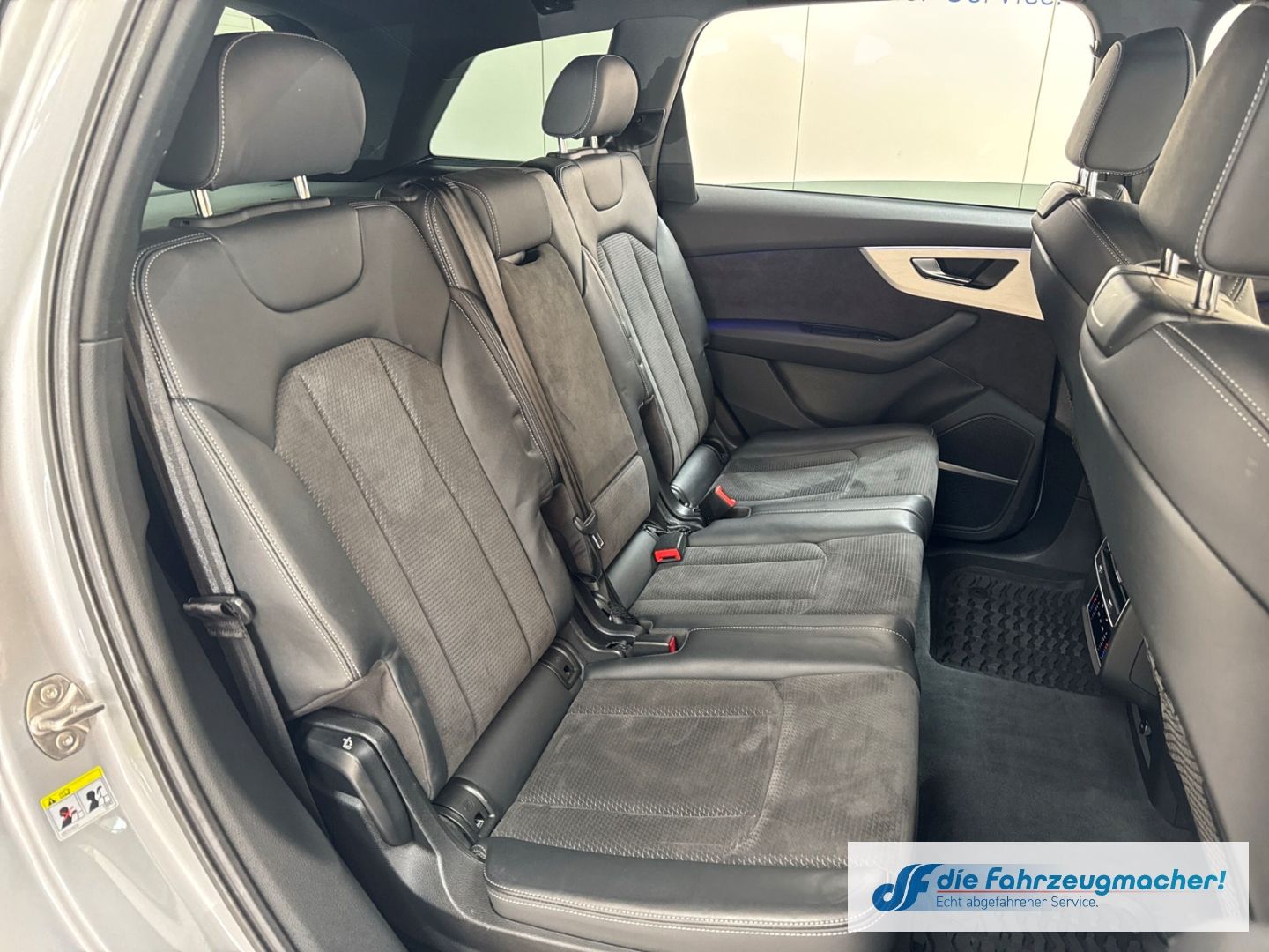 Fahrzeugabbildung Audi Q7 45 TDI quattro S-line Sportpaket LuftfeNiveau
