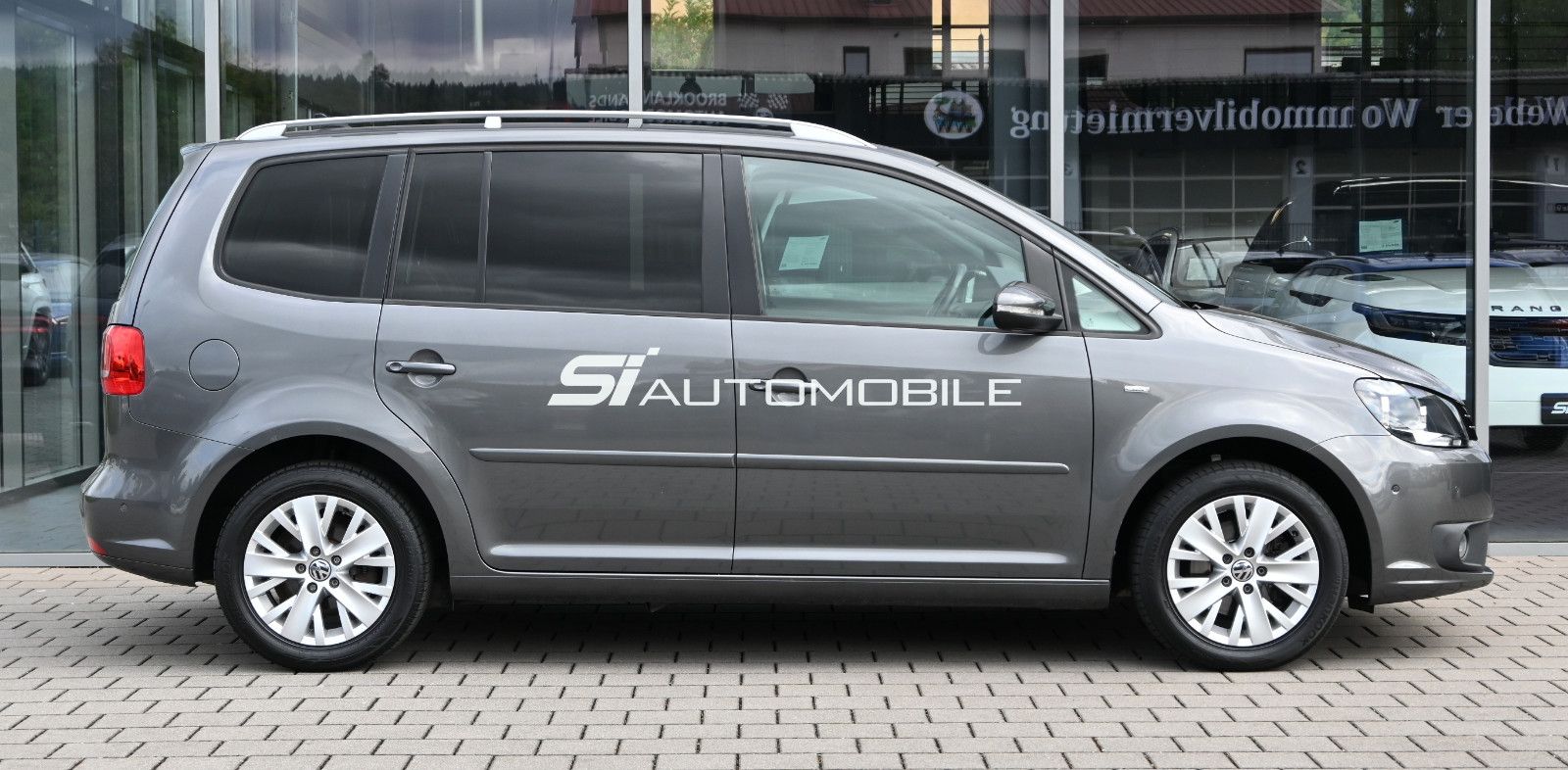 Fahrzeugabbildung Volkswagen Touran 1.2 TSI LIFE °AHK°STANDHEIZ°7-SITZE°