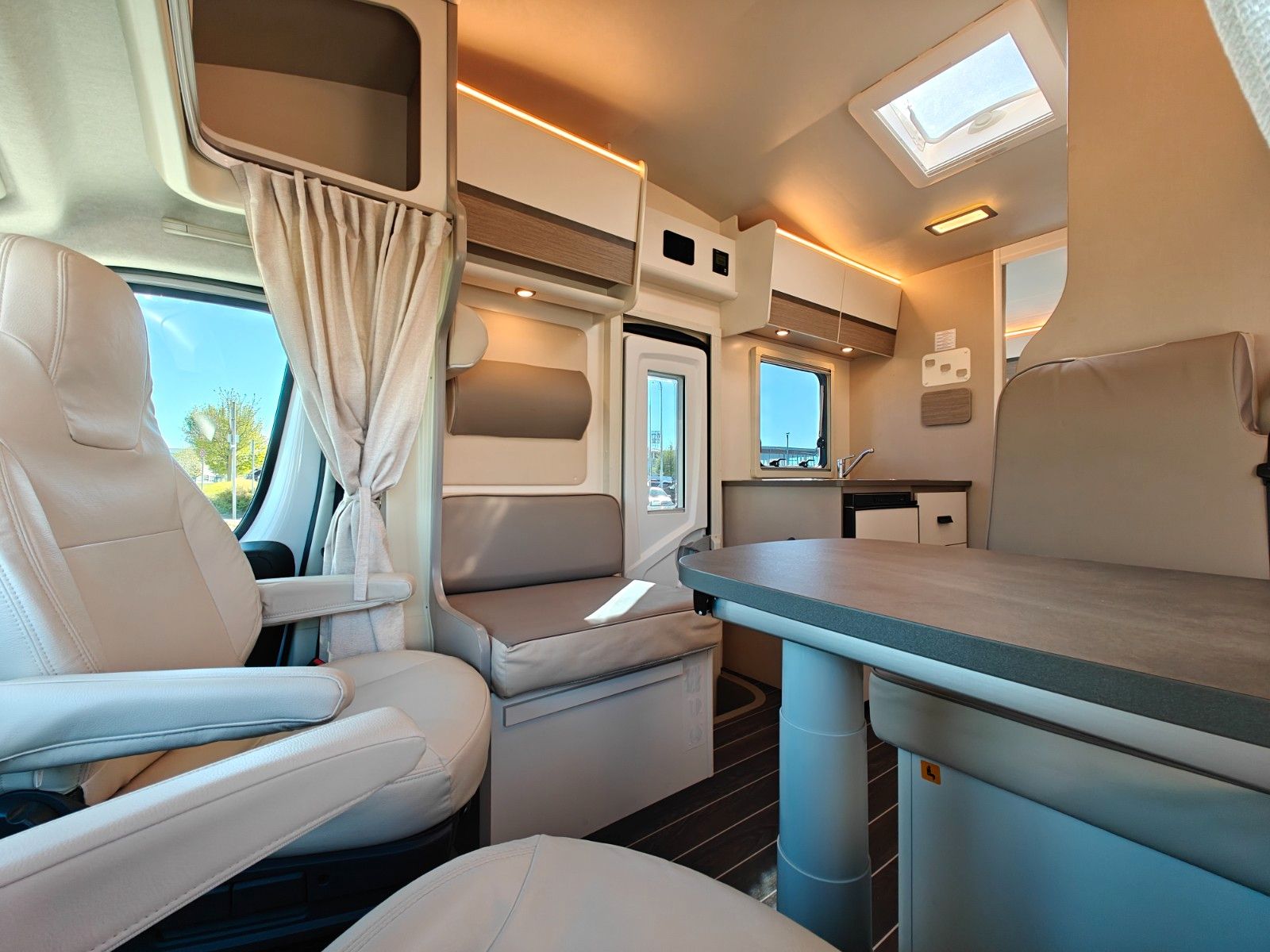 Fahrzeugabbildung XGO Dynamic 98 P  - SAT, TV, Markise, Luftfeder -