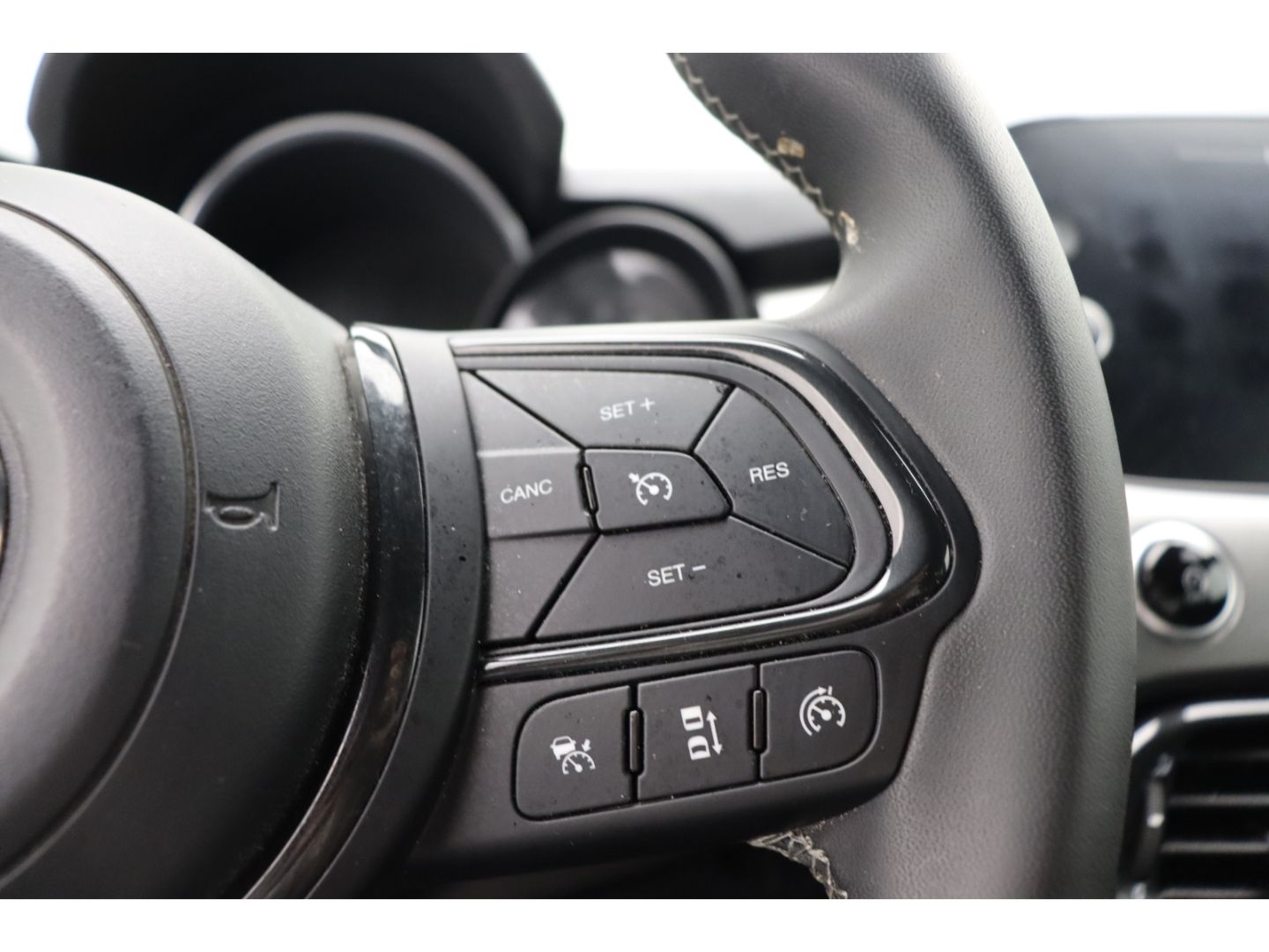 Fahrzeugabbildung Fiat 500X Sport Einparkhilfe ACC Kamera SHZ Totwinkel
