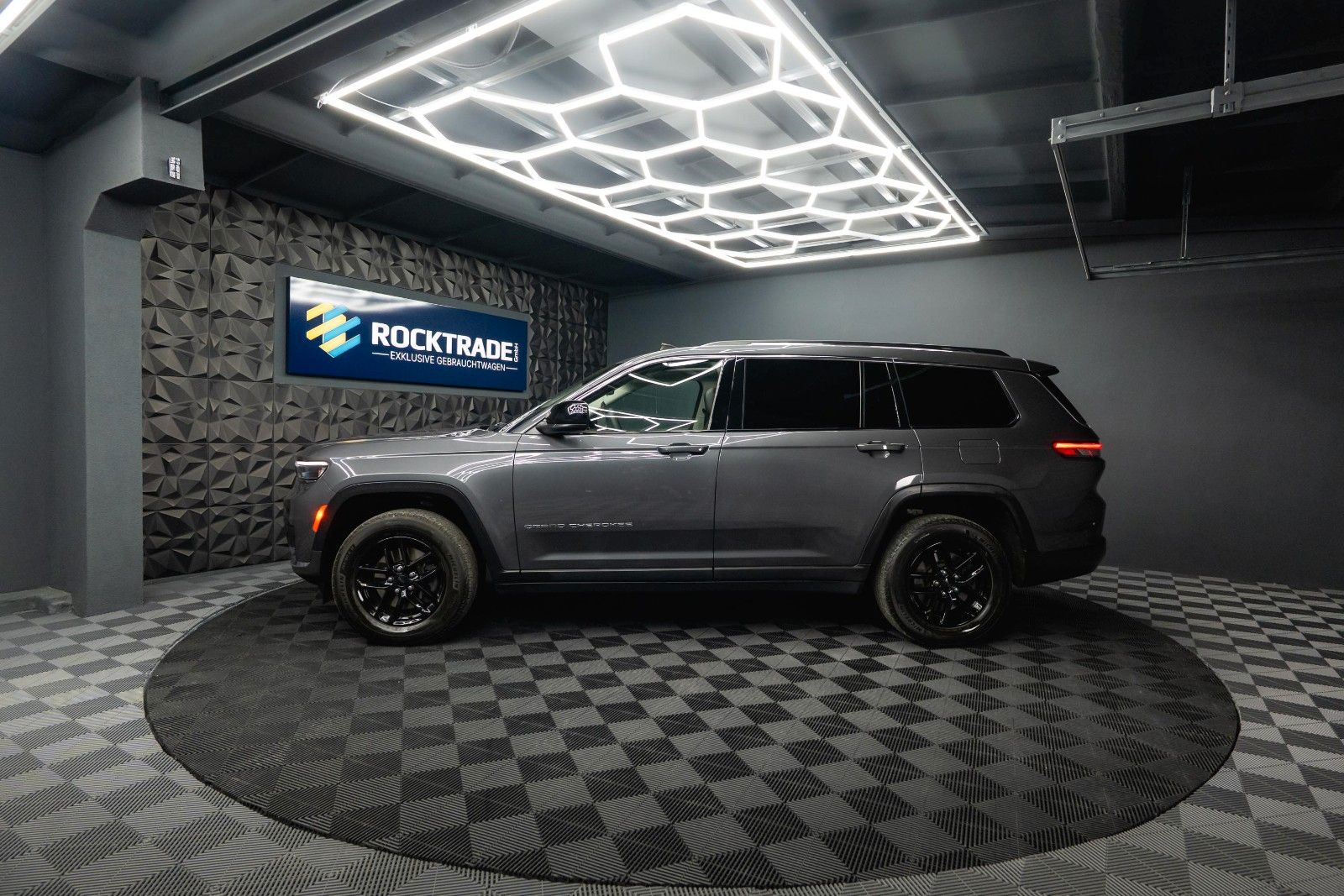 Fahrzeugabbildung Jeep Grand Cherokee 3.6 4x4 LAREDO L ACC Kamera 19%